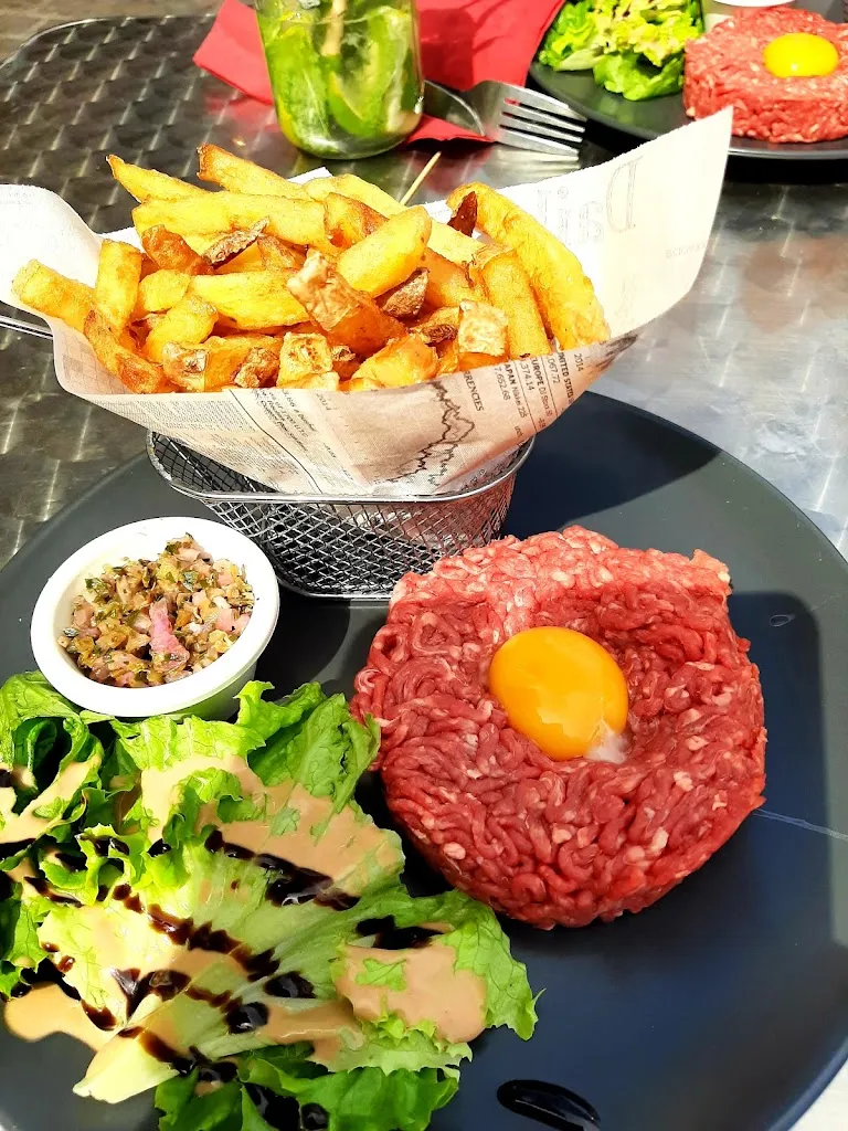 Renée LFamily_Kington Lounge_Marines_reseña