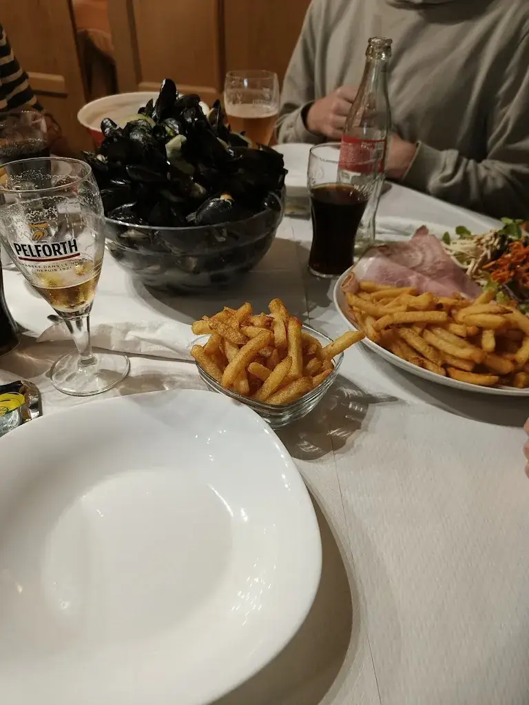 Robbe Maselis_Chez Nicole Café PMU_Wissant_review