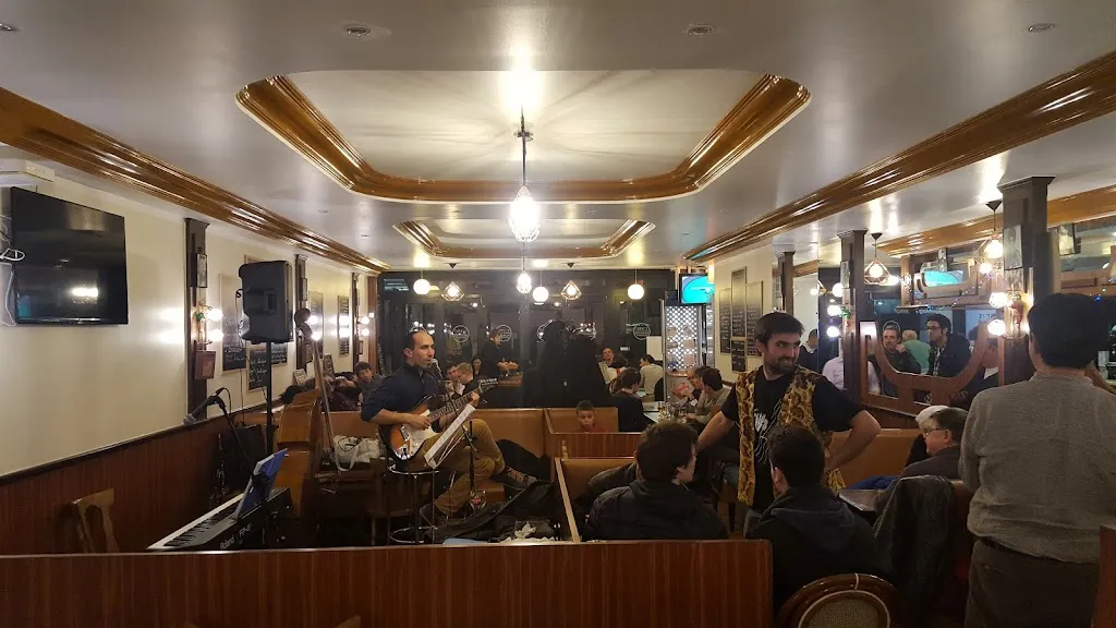 Brasserie L'Arc restaurant in Arcueil