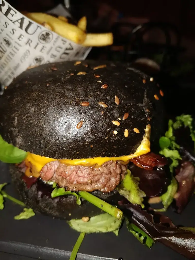 Georges Hattab_Au Bureau_Arcueil_review