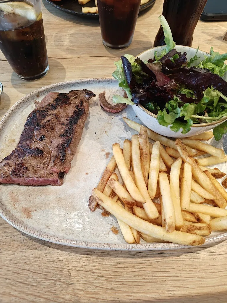 Saskia de Maesschalck_Hippopotamus_Arcueil_review