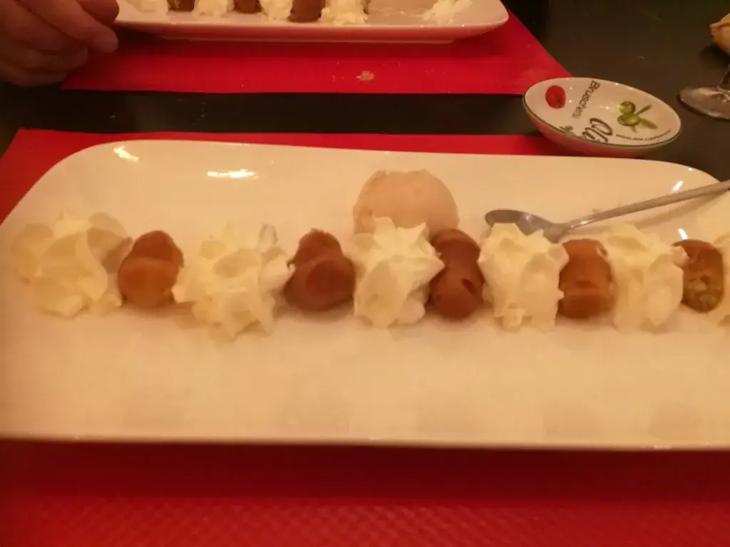 angela conifer_La Tarentella_Asnières-sur-Oise_review