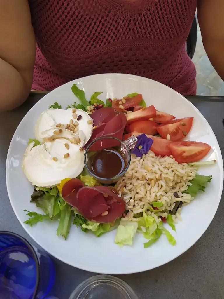 Elora Dana_L'Arbre à Pâtes_Villeneuve-le-Roi_review