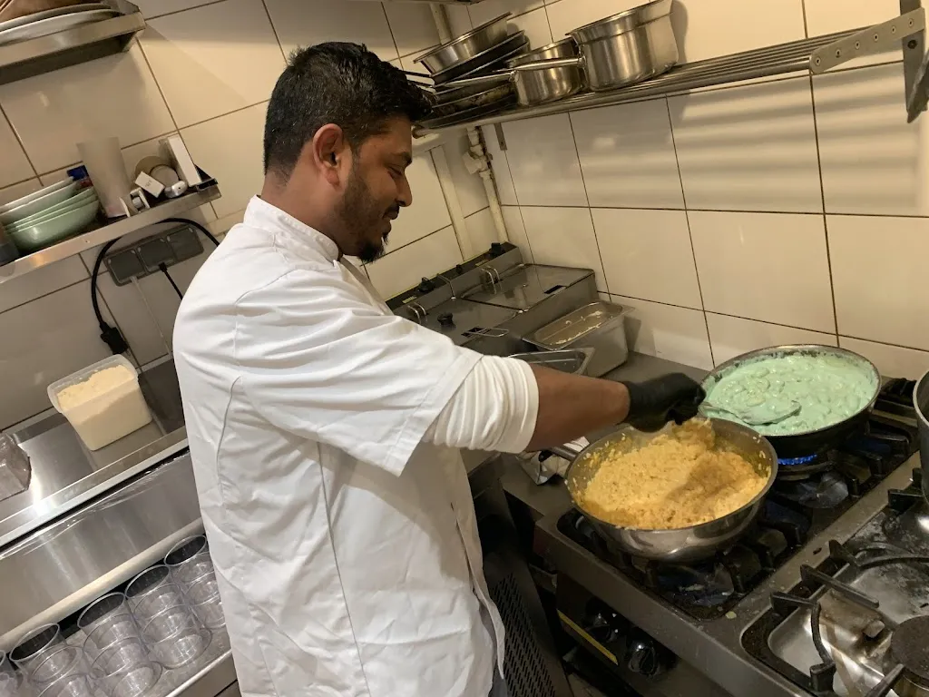 Frank van H_LA CUCINA Pane Amore e Fantasia_Andrésy_review