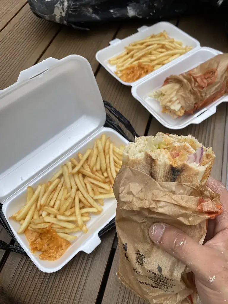 Anees Laghman_Chez Abii_Andrésy_review