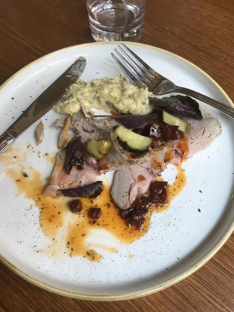 Thysa Zevenbergen_Le Canut et Les Gones_Lyon_review