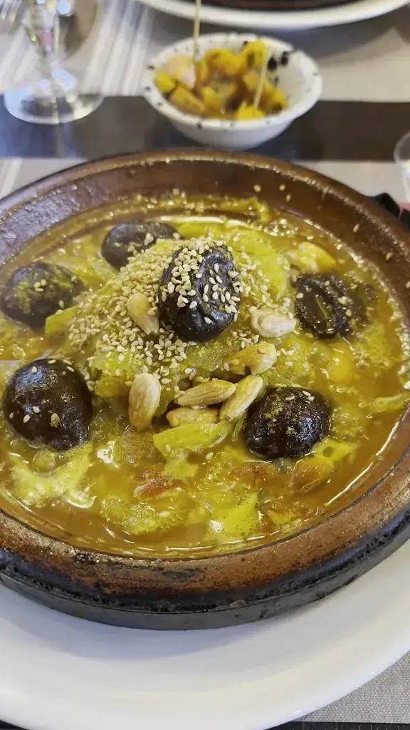 Arkadiusz Jędrzejewski_Le Chameau_Neuville-sur-Oise_recensione