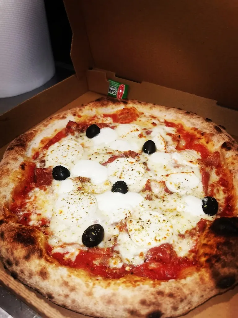 Gusto Della pizza_Attainville_slider_image_2