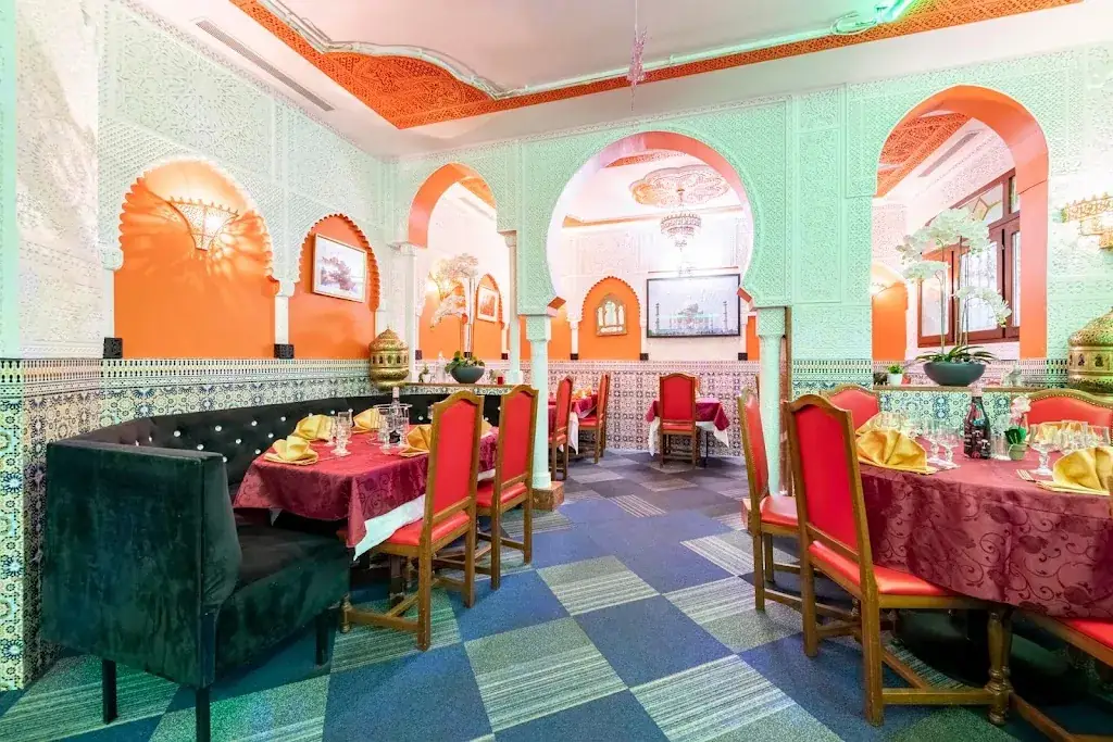 Star De L'inde restaurant in Moisselles
