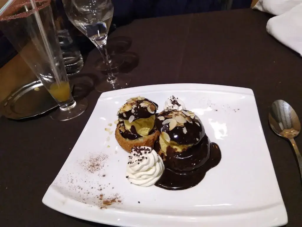 ayome Claude_Le Chat l’Heureux_Ézanville_review