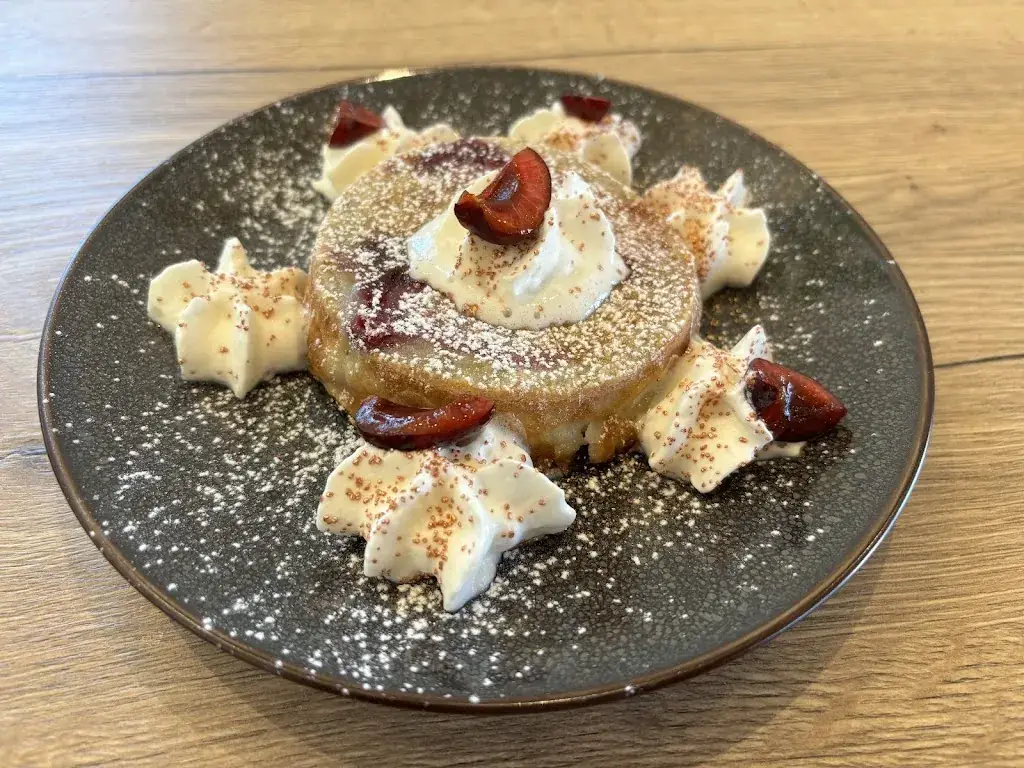 Le Chat l’Heureux restaurant in Ézanville