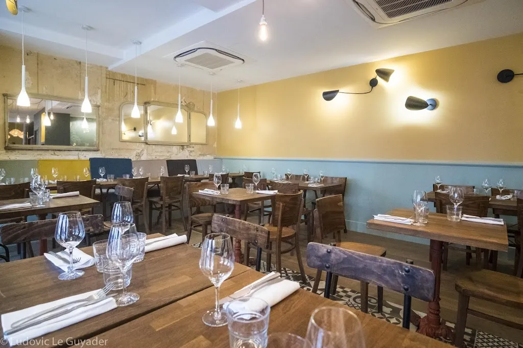 Poulette Restaurant in Asnières-sur-Seine