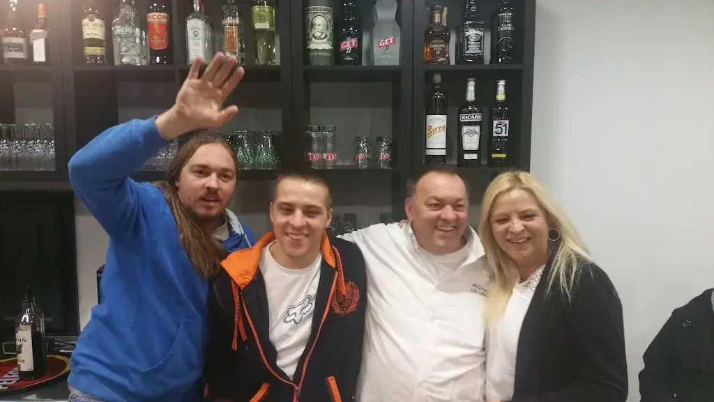 Le Chapon Auversois restaurant in Auvers-Saint-Georges