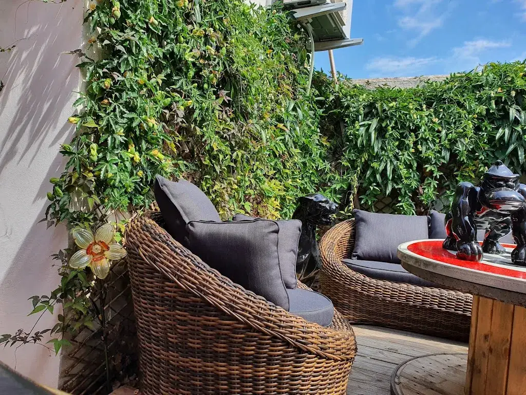 CND LA MALVINA Restaurant in Perray-en-Yvelines