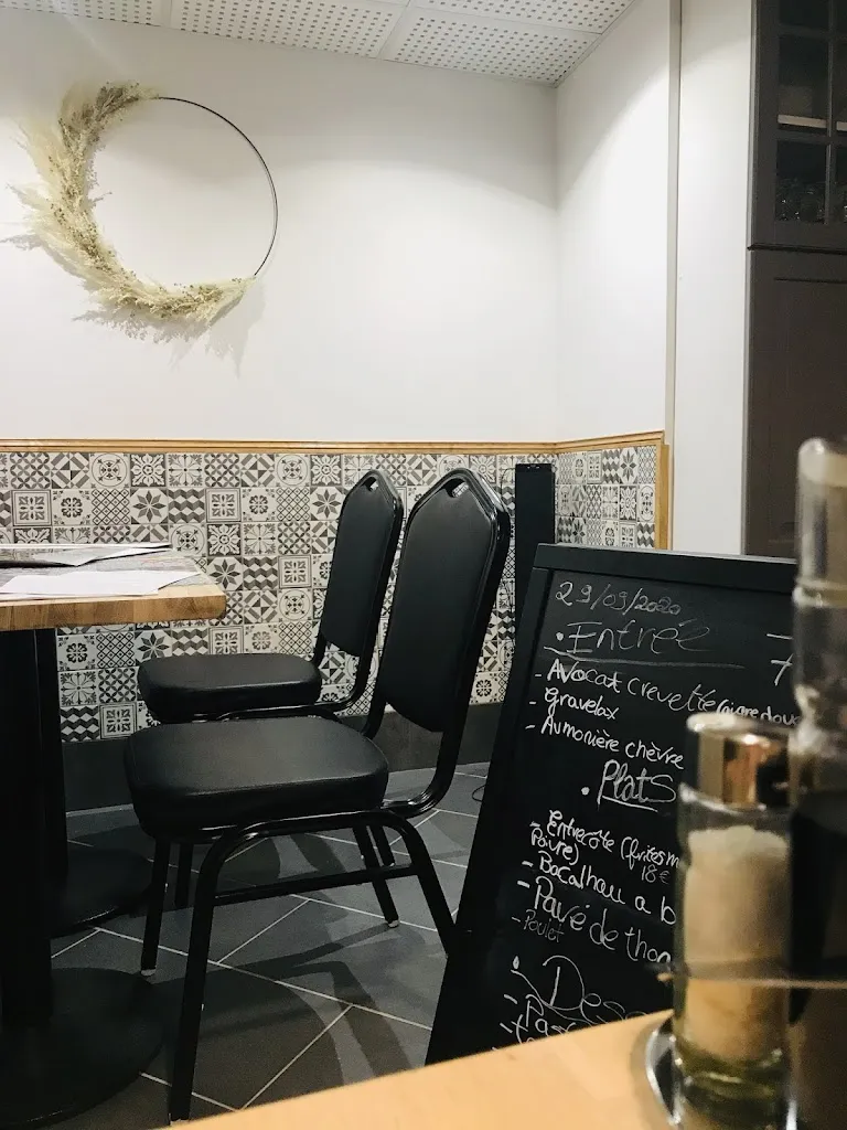 Morgane Schneider_Le Porto Moniz_Arnouville_review