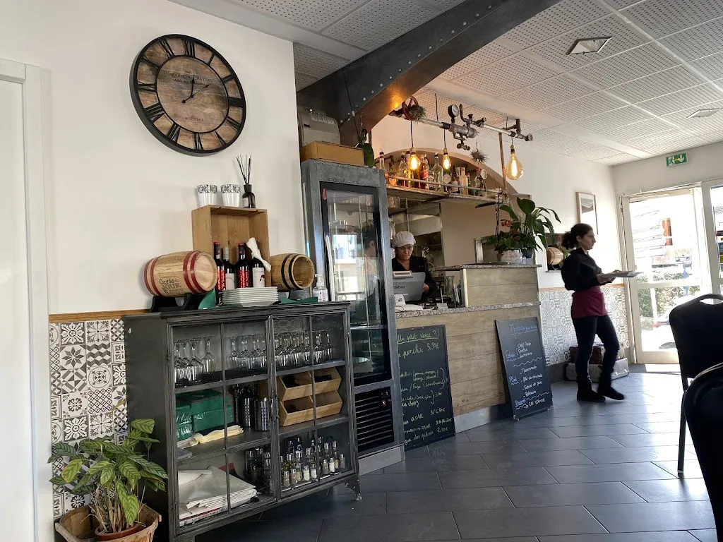 Le Porto Moniz restaurant in Arnouville