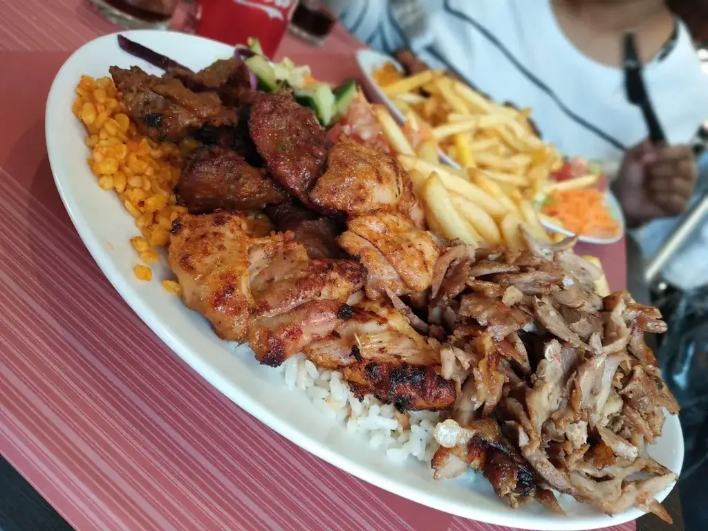 Mohammad Rifat HOSSAIN_Restaurant Mazlum Ocak Basi_Arnouville_recensione