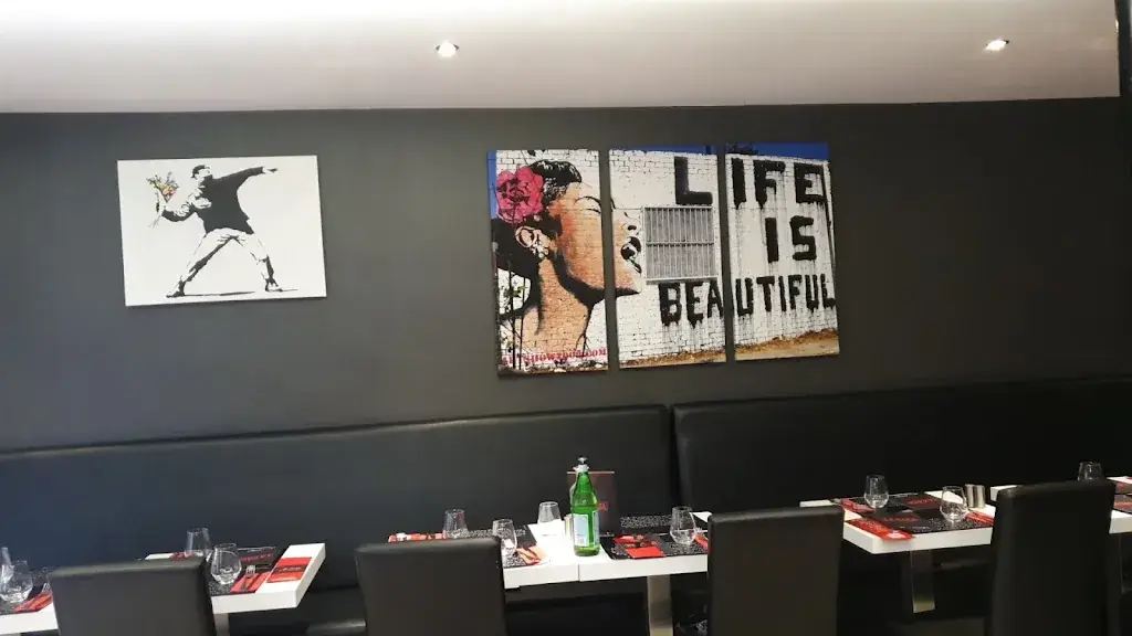 Mr_ Meynar_La Casa_Aubervilliers_review