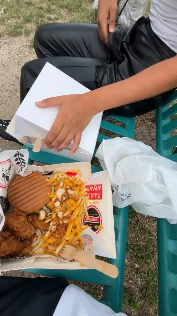 Lena_Chicken point Aubervilliers_Aubervilliers_review