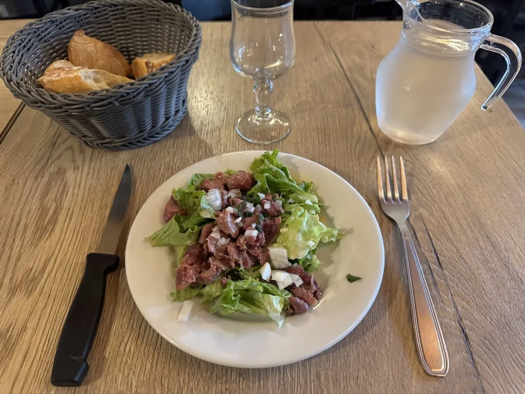 Le petit breton restaurant in Aubervilliers