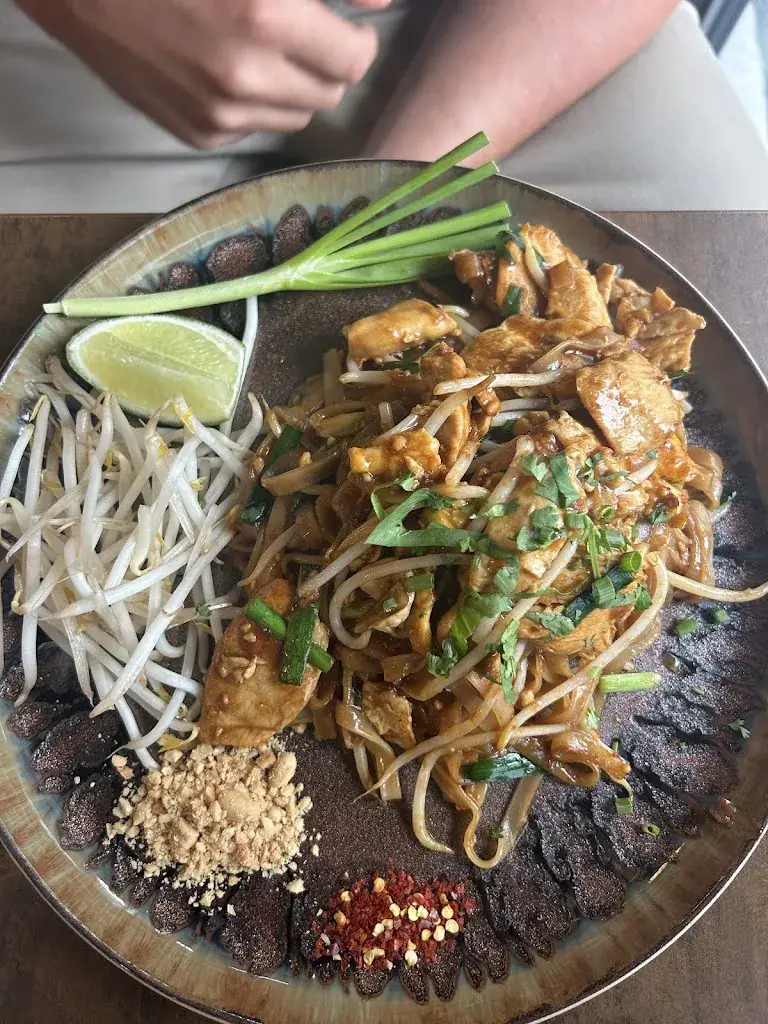 Pauline Roig_CHEZ JAIB_Alfortville_review