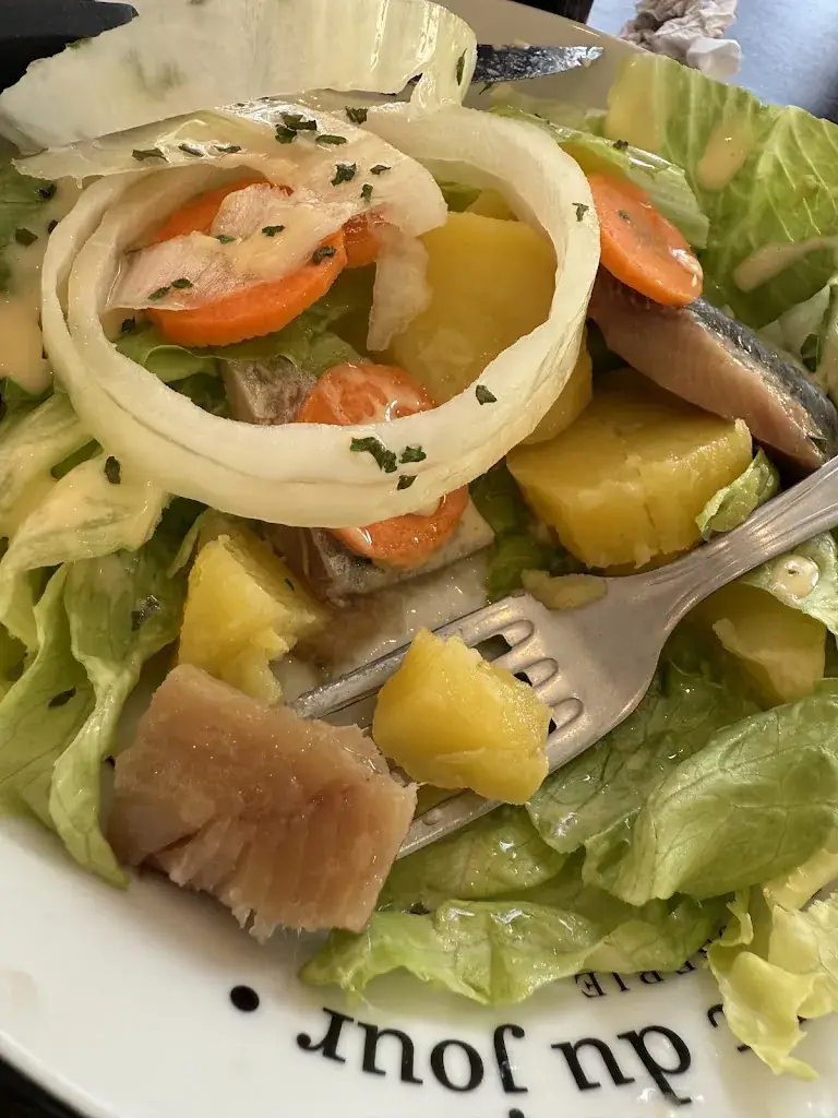 M B_Les Hirondelles_Alfortville_review