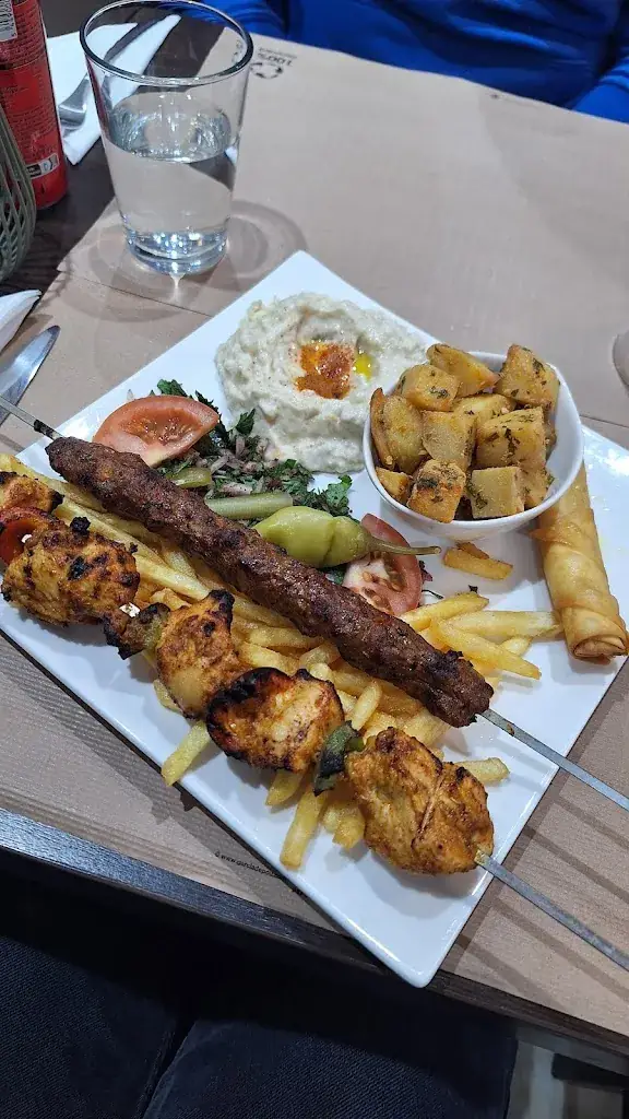 Zouzou Deaibess_Chateau Beyrouth_Alfortville_review