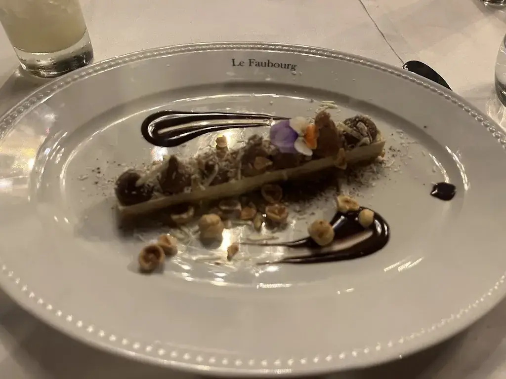 Eva Koulaima_Le Faubourg du Moulin_Argenteuil_review