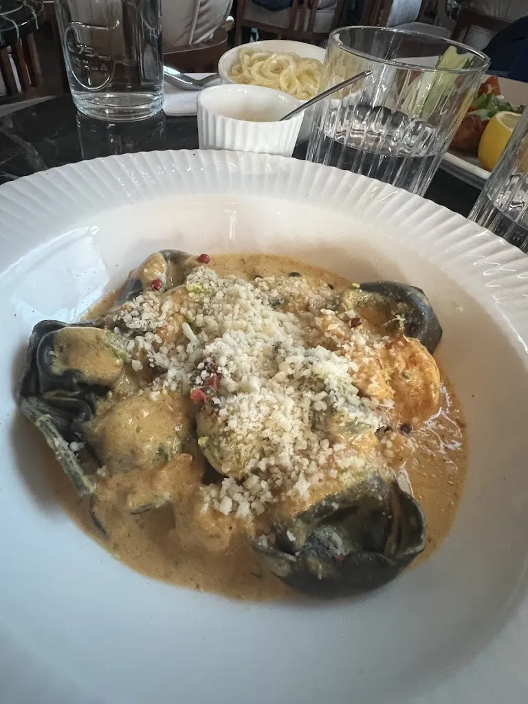 Arfah Hazie_Luci_Argenteuil_review