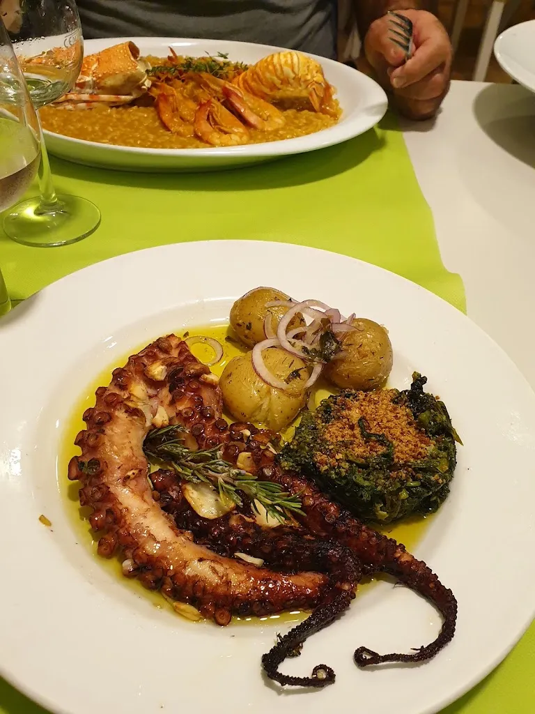 Le Verdun Restaurant in Argenteuil