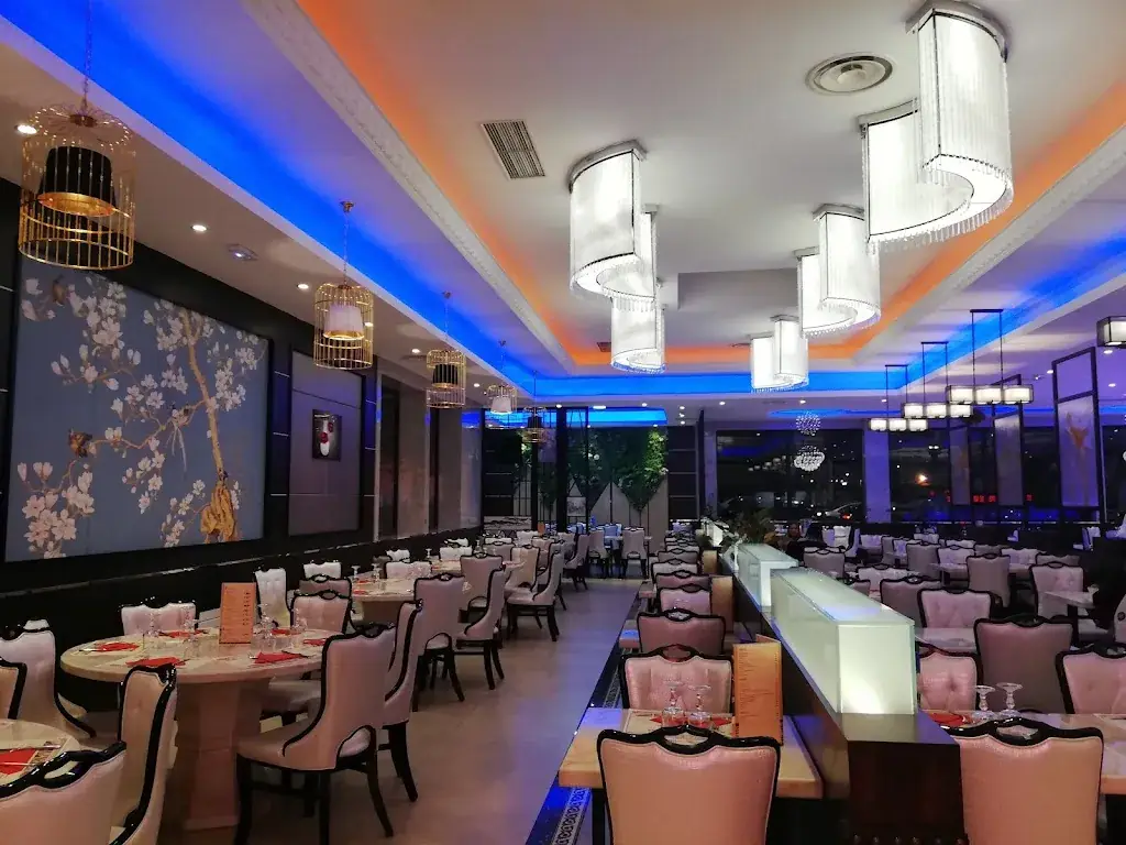 Royal Ballainvilliers restaurant in Ballainvilliers