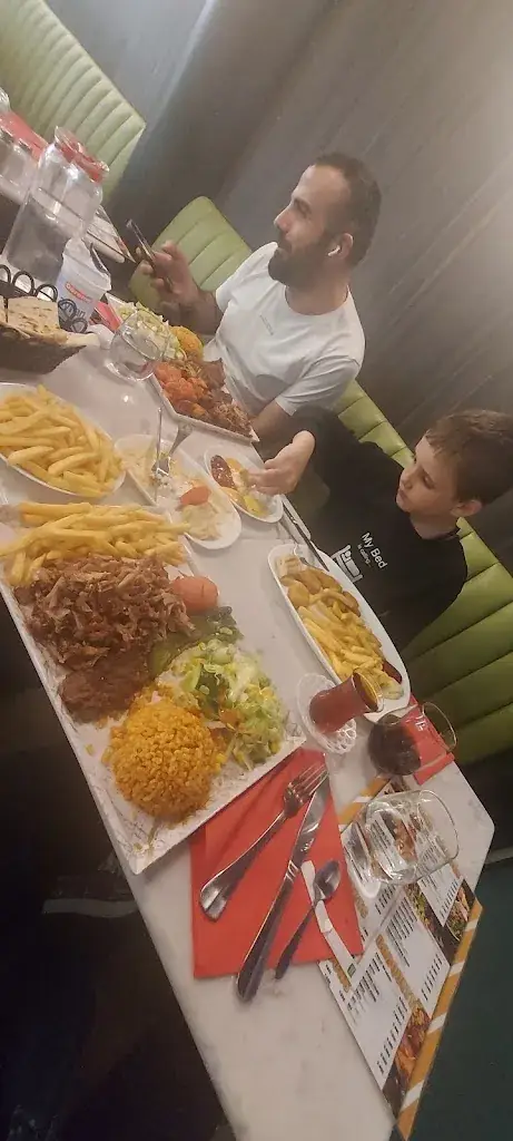 Катерина Машанова_Restaurant Istanbul_Ville-du-Bois_review