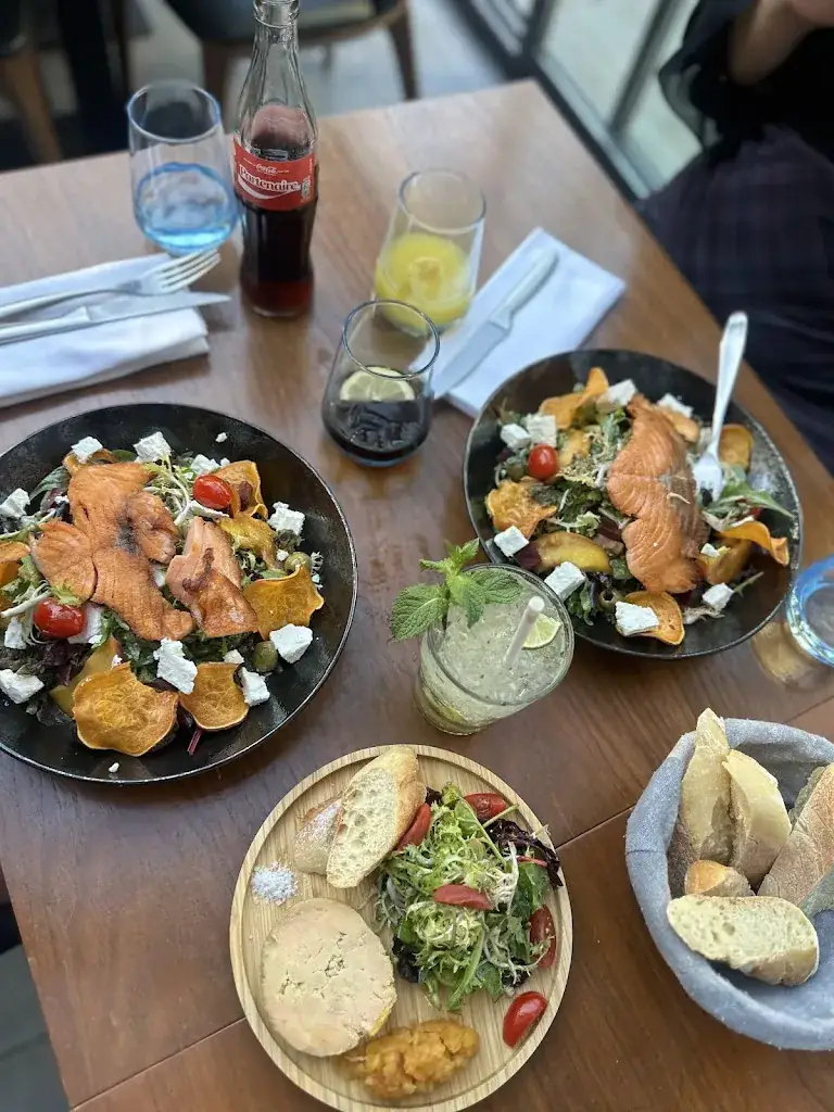 blerta borovci_La Terrasse - Restaurant Authentique - Cuisine Traditionnelle_Aulnay-sous-Bois_review