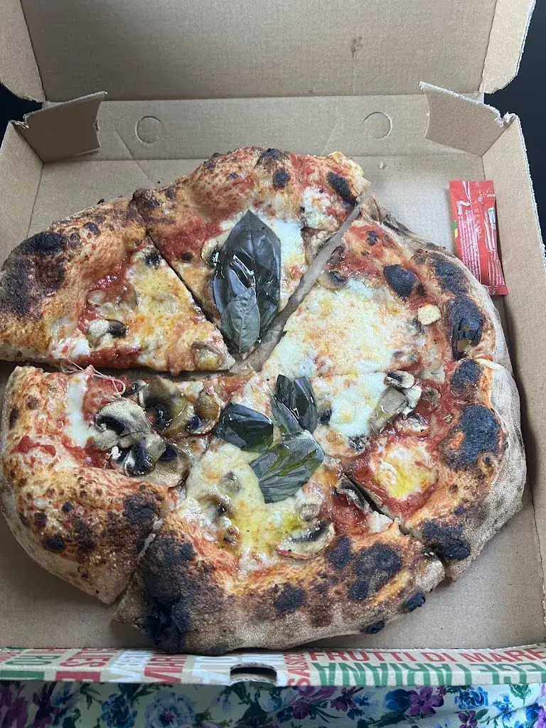 Megan Brace_Restaurant Mama' Za - Spécialités Italiennes, Pizza Napolitaine_Aulnay-sous-Bois_reseña