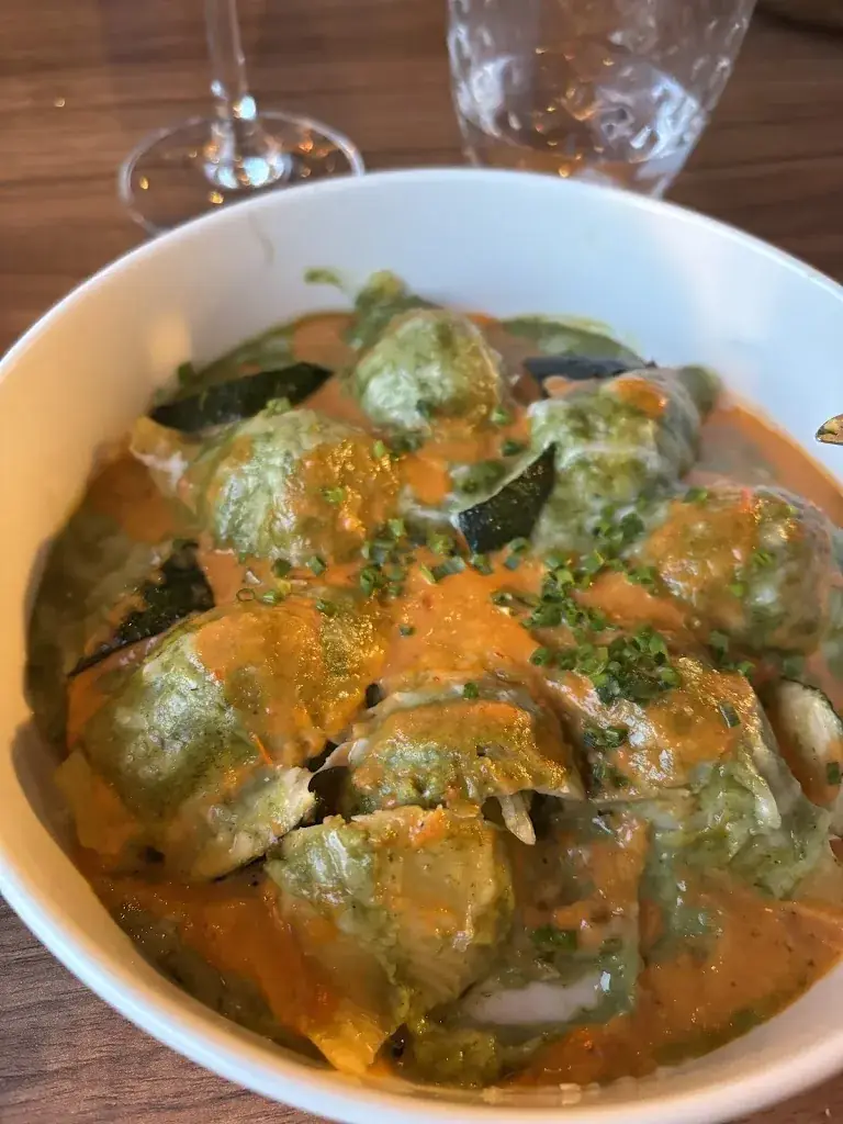 Delpal Cecile_LA TABLE DU BAS A DARDILLY_Dardilly_review