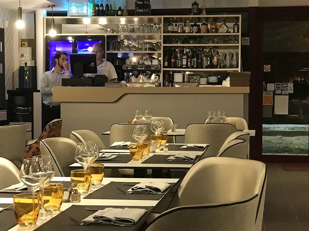 C Craig Barton_La Casa Mia_Flins-sur-Seine_review