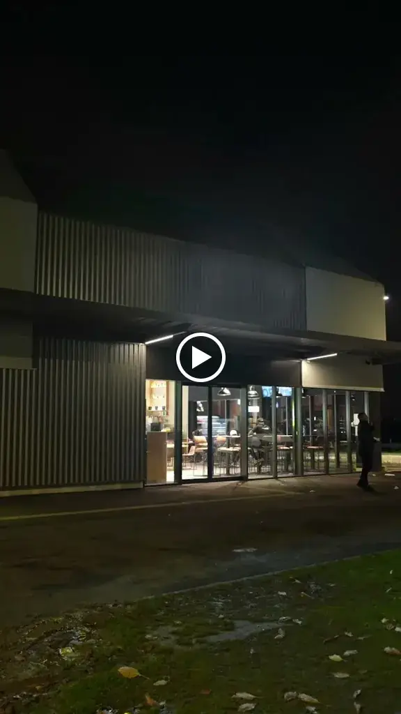 Beegee'z Café ⚡️🍔_Flins-sur-Seine_slider_image_2