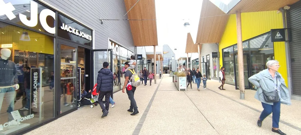 Family Village Aubergenville_Aubergenville_slider_image_3