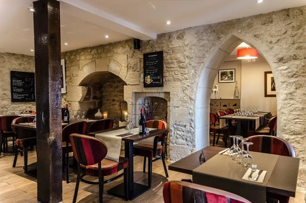 Le Cardinal restaurant in Maule