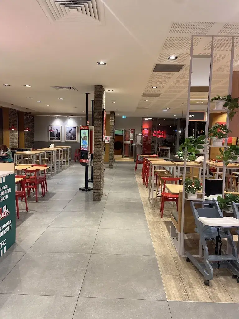 Faisal Safi_KFC Flins_Flins-sur-Seine_review