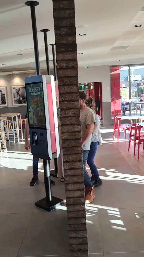 KFC Flins_Flins-sur-Seine_slider_image_2