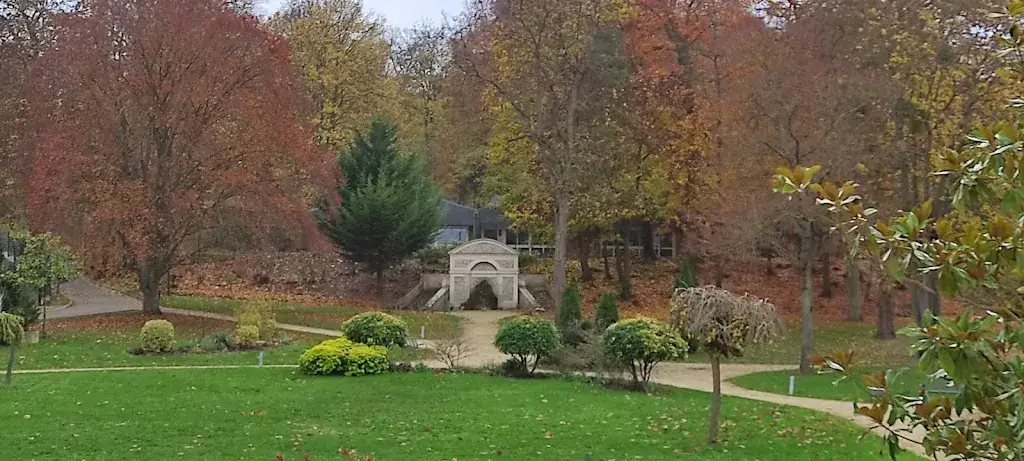 Beatrice Guth_Chateau du Vivier_Aubergenville_review