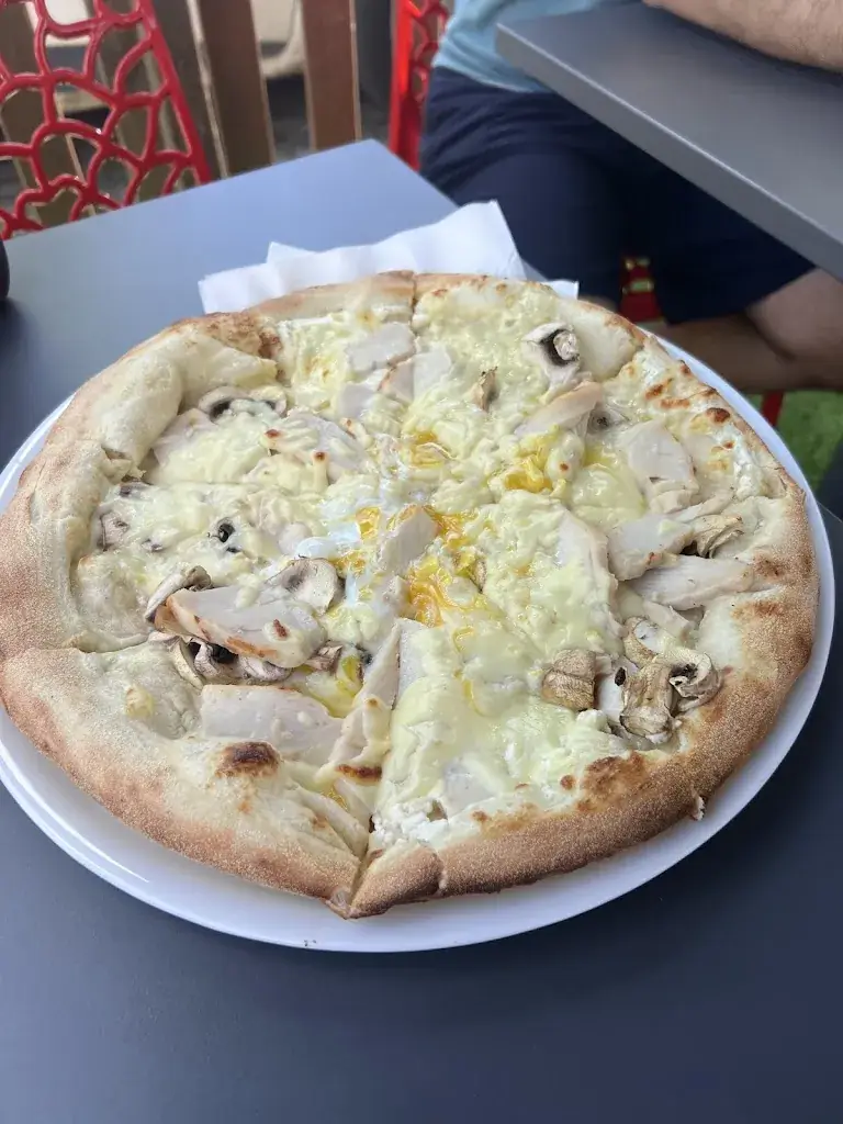 Ehsan Ehsani_Il Posto Pizza_Bailly-Romainvilliers_review