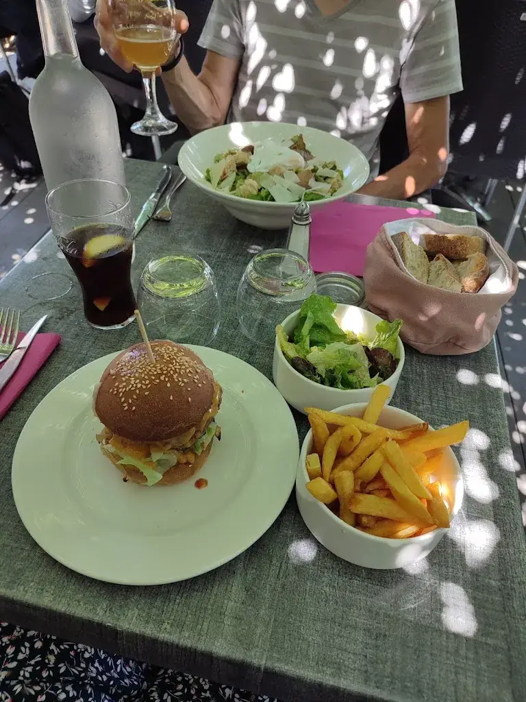 Mathilde Berrier_Les Marches_Dardilly_review