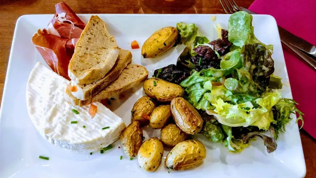 Vincent DELAYE_Les Marches_Dardilly_review