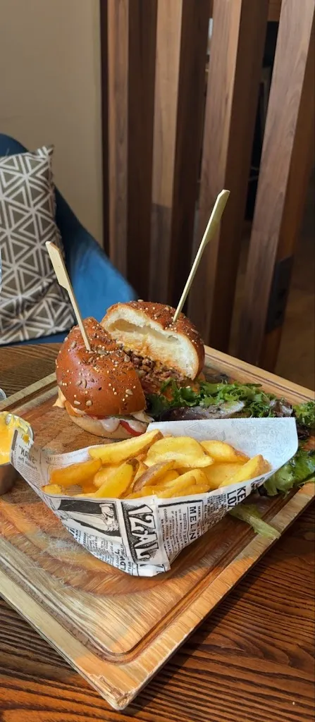 J S_Le Diplomate_Serris_review