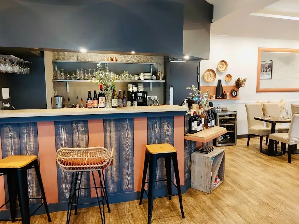 Chez les Copains_Bailly_slider_image_1