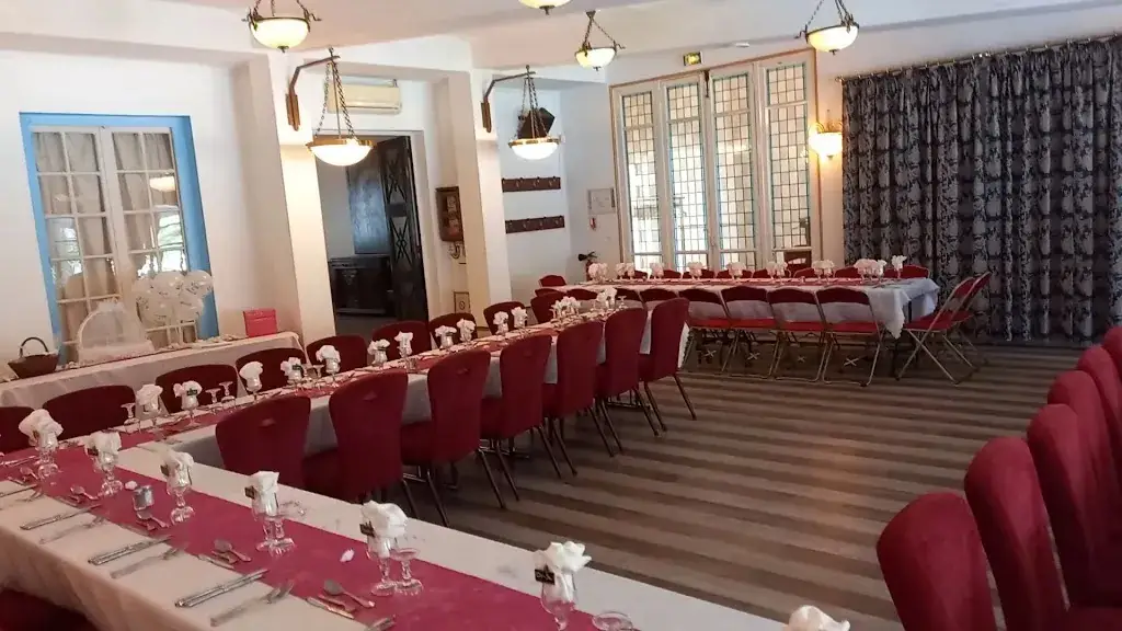 Restaurant de l'Auberge des Écluses._Carrières-sous-Poissy_slider_image_2