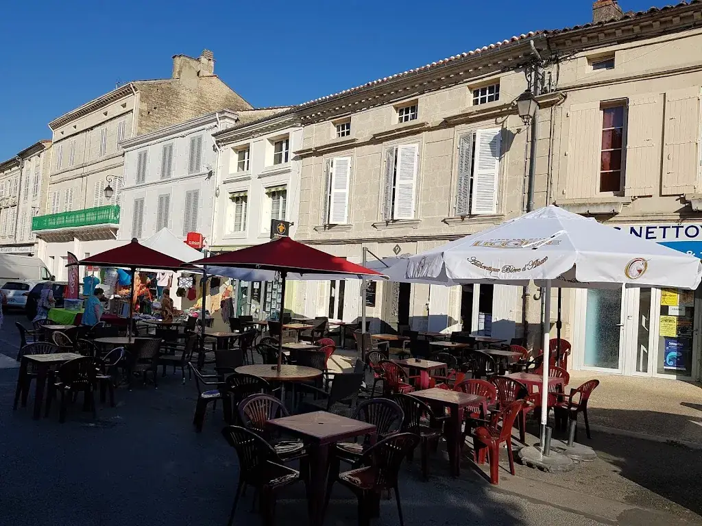 Resto Bistro Le Neuf_Aulnay_slider_image_1