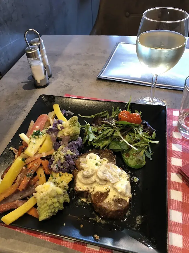 Hyun Lee_Le Café de la Paix Auvers sur Oise_Auvers-sur-Oise_review